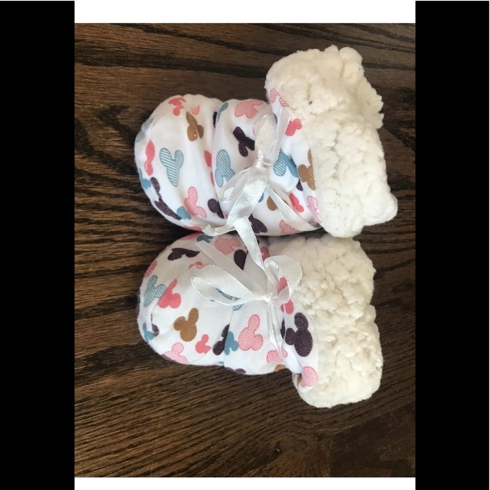 Disney baby shoes sz 0-6 mo Cotton Mickey Mouse Print